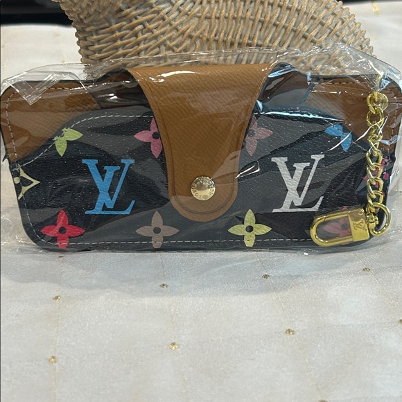 Glasses Holder - Picture 3 of 3